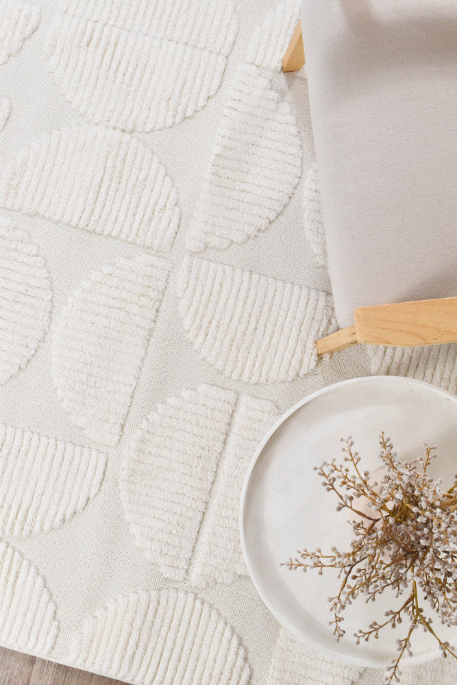 Contour Mid-Century Sculpted Half-Moon Cream Rug