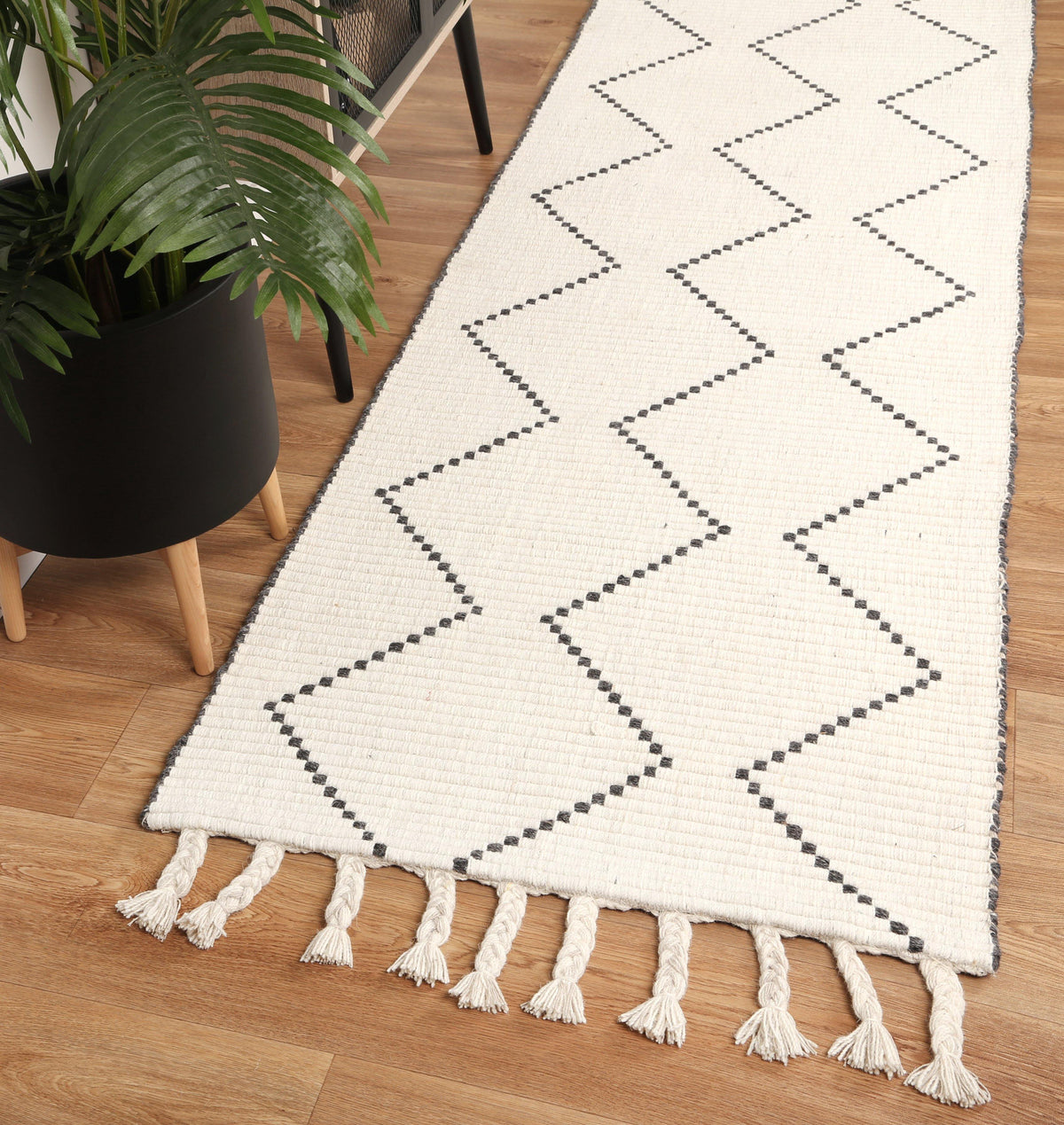 Cora Diamond Tassel Cream Wool Rug - The Rugs