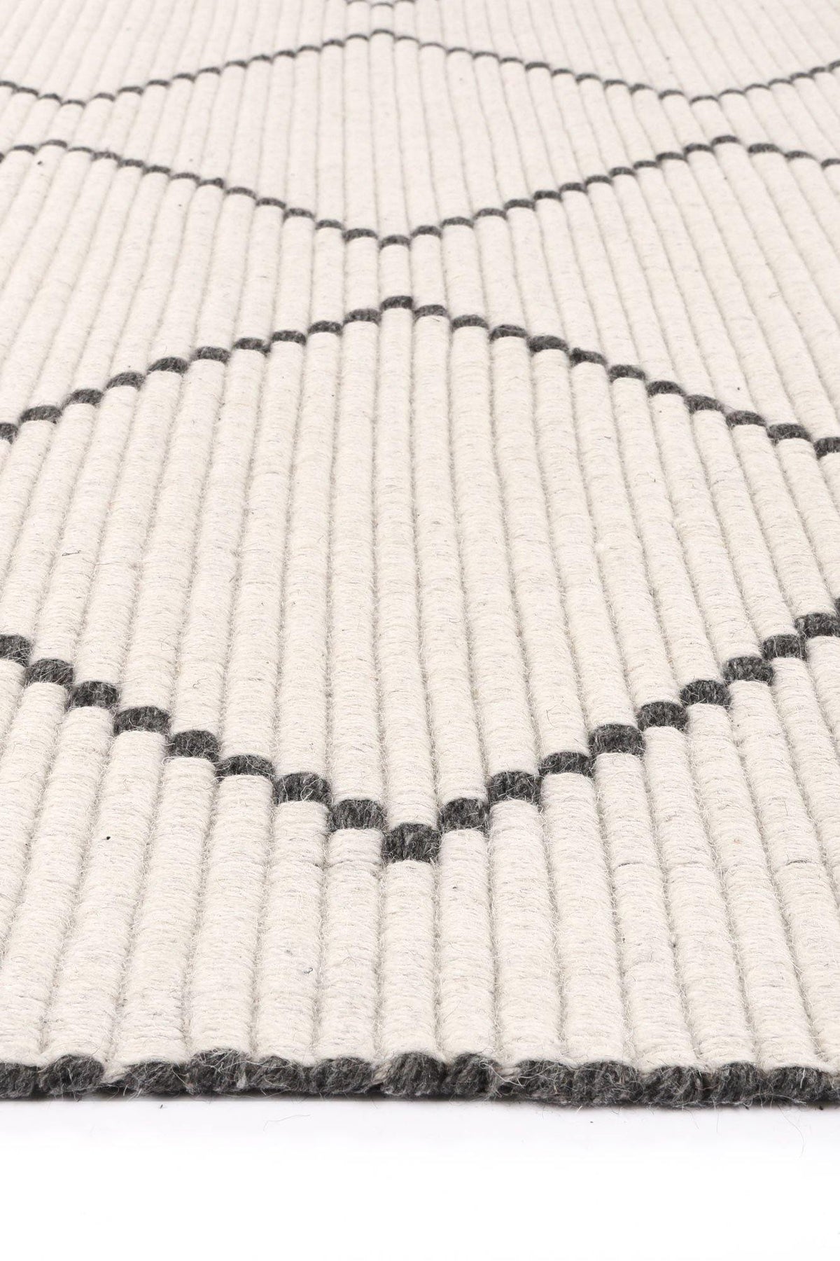 Cora Diamond Tassel Cream Wool Rug - The Rugs