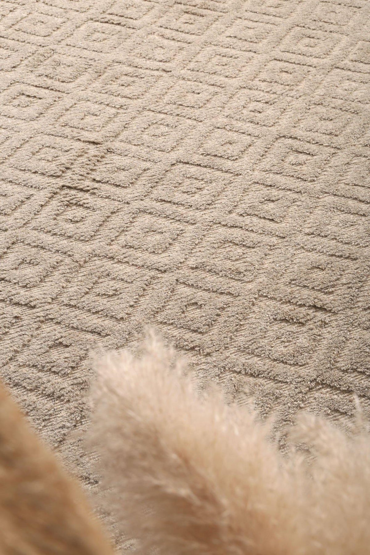 Cora Plush Diamond Ash Wool Rug - The Rugs
