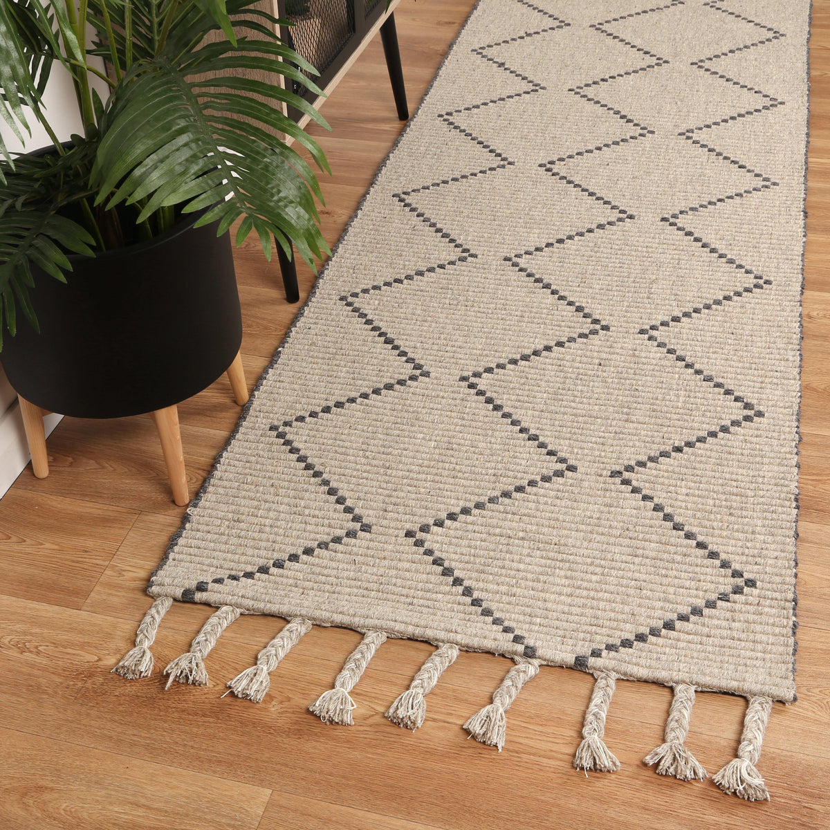 Cora Diamond Tassel Ash Wool Rug - The Rugs