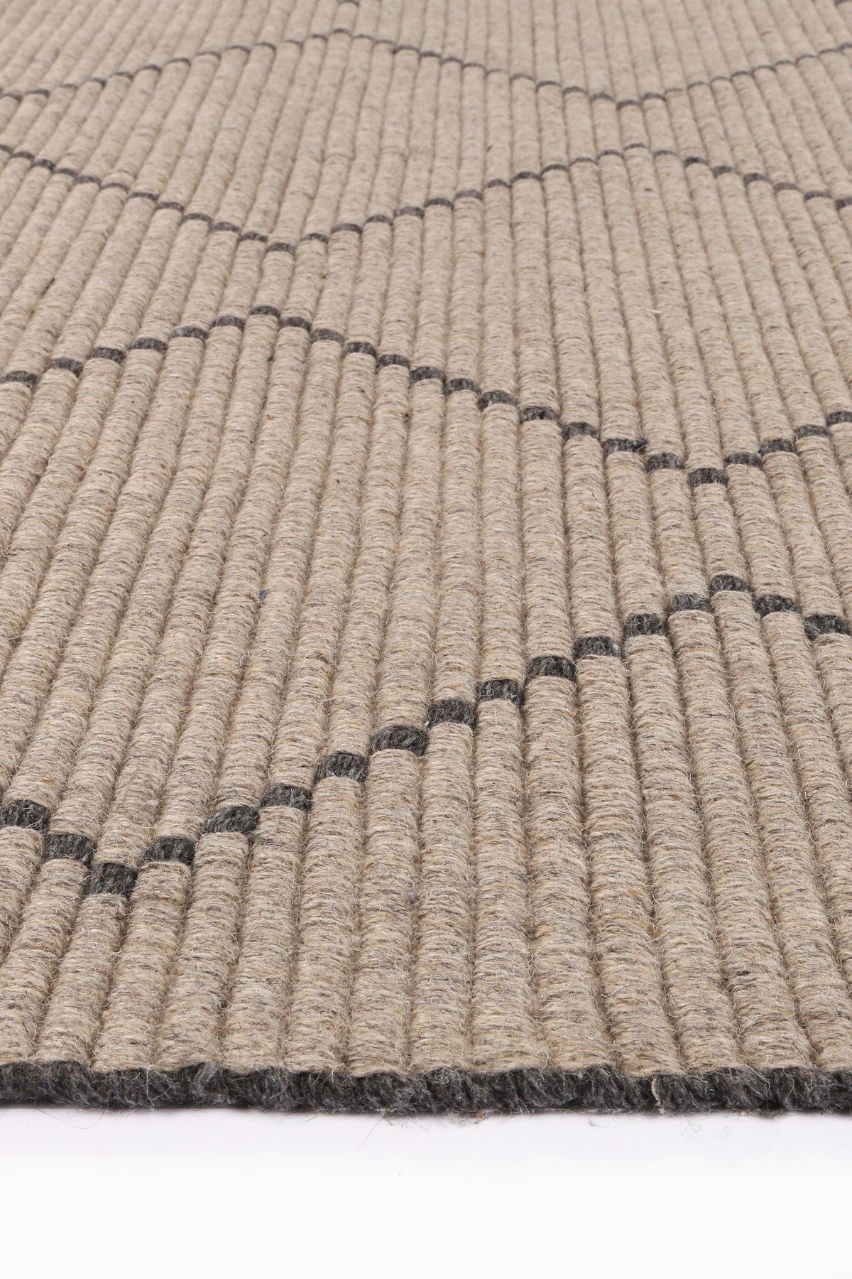Cora Diamond Tassel Ash Wool Rug - The Rugs