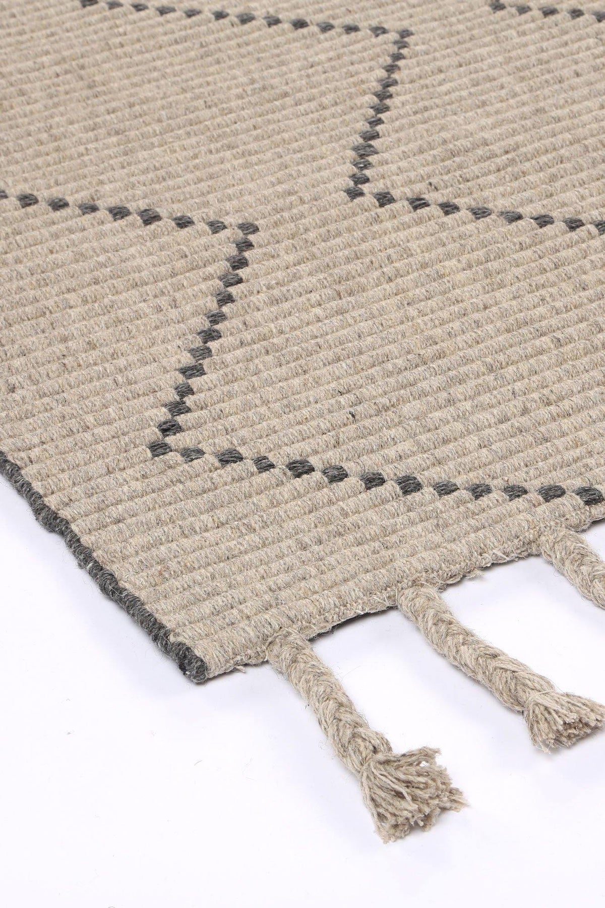 Cora Diamond Tassel Ash Wool Rug - The Rugs