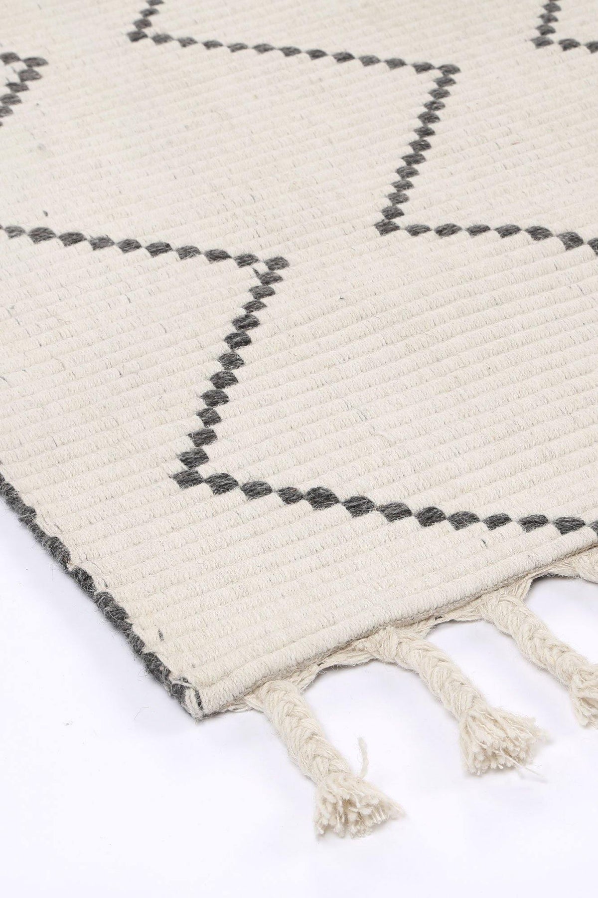 Cora Diamond Tassel Cream Wool Rug - The Rugs