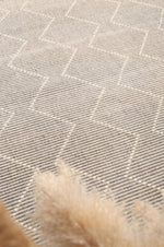 Cora Diamond Tassel Grey Wool Rug - The Rugs