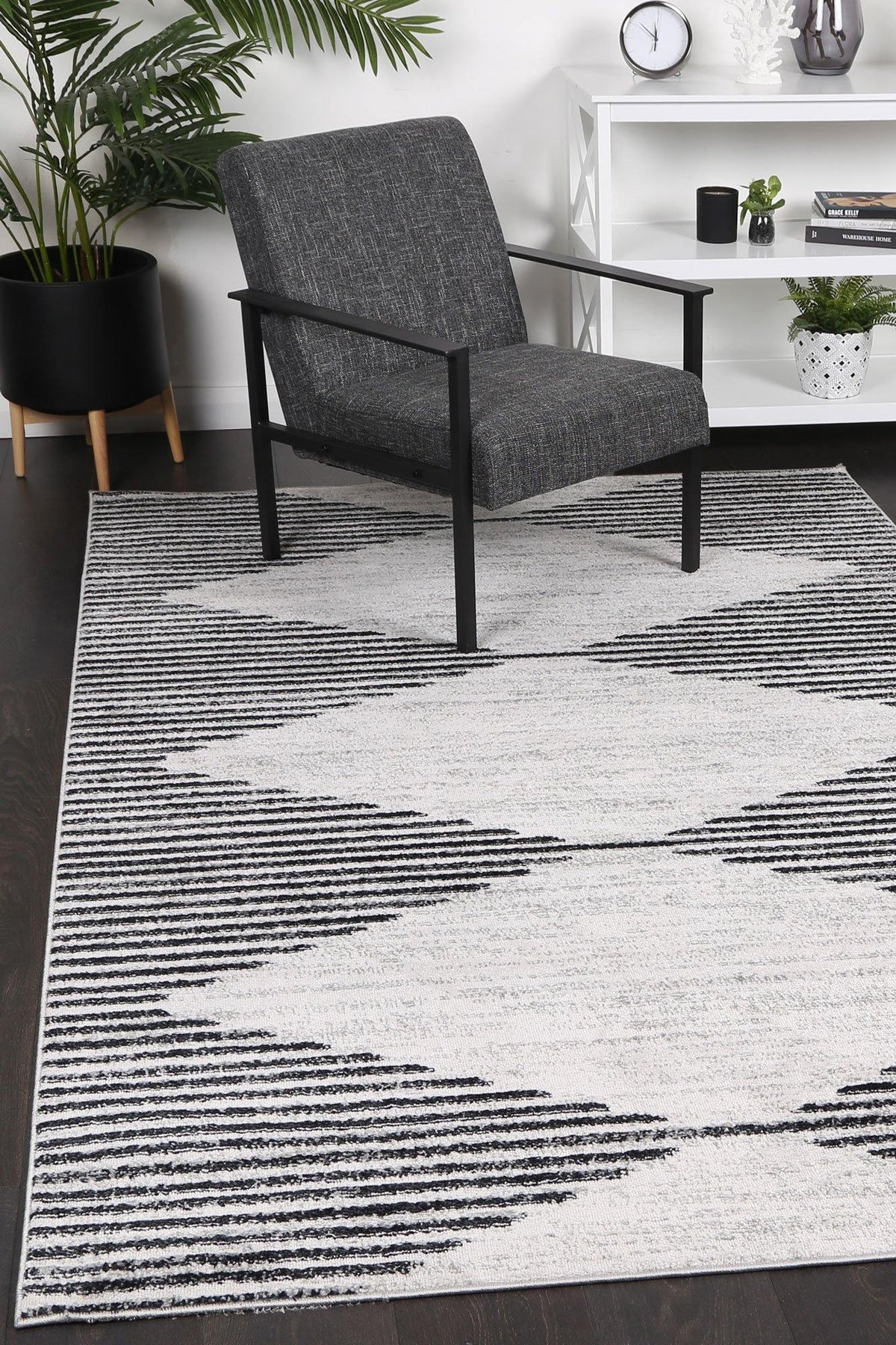 Layla Abstract Diamond Charcoal - The Rugs