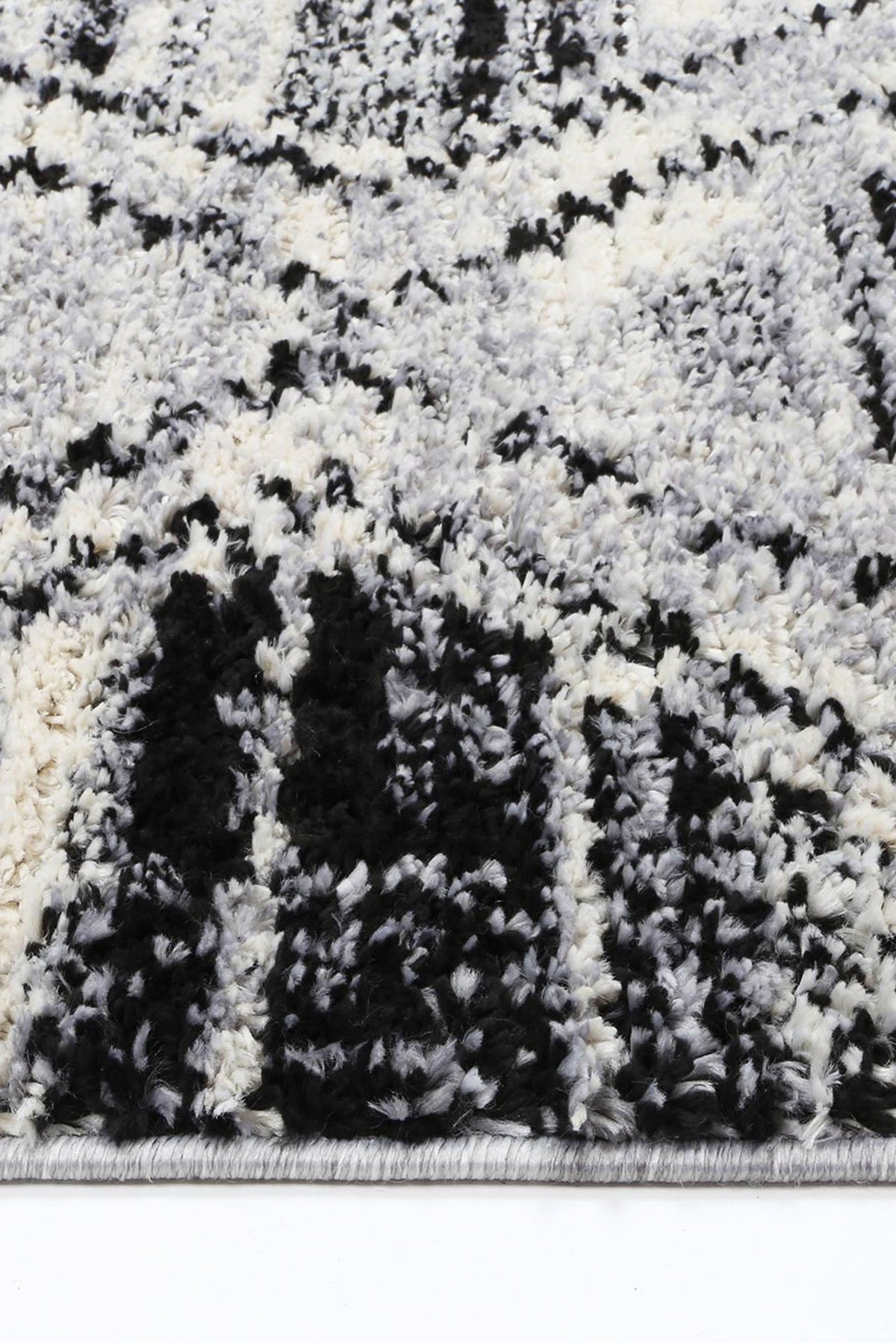 Cassandra Black White Diamond Rug