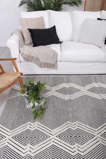 Oakwood Textured Diamond Tribal Ivory Wool Rug
