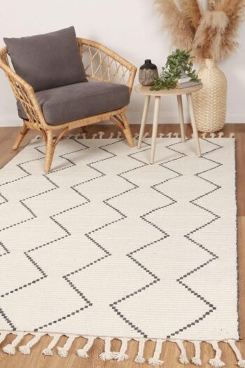 Cora Diamond Tassel Cream Wool Rug